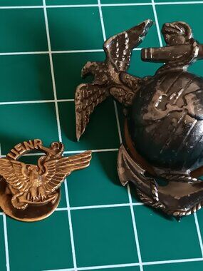 VINTAGE USMC Marine Corps Barracks Cover EGA Emblem & USNR Buttonhole Pin
